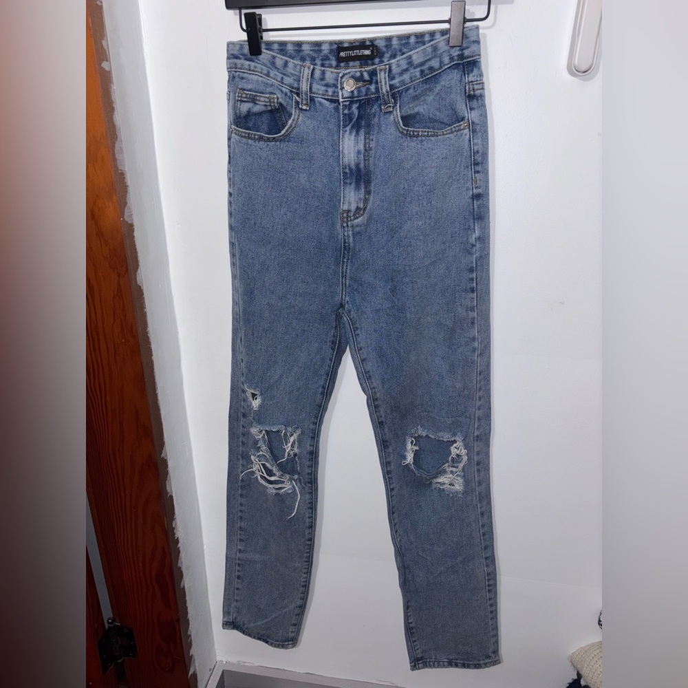 Prettylittlething Distressed Jeans